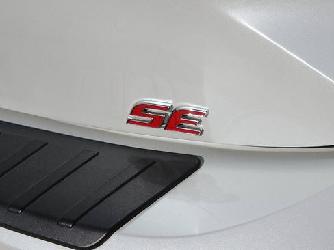 Used 2022 Toyota Corolla SE image 10