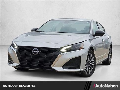 Used 2025 Nissan Altima 2.5 SV FWD image 1