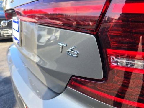 Used 2020 Volvo S60 T6 Momentum image 14