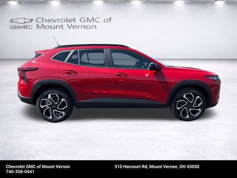 New 2026 Chevrolet Trax RS w/ Sunroof Package FWD image 7