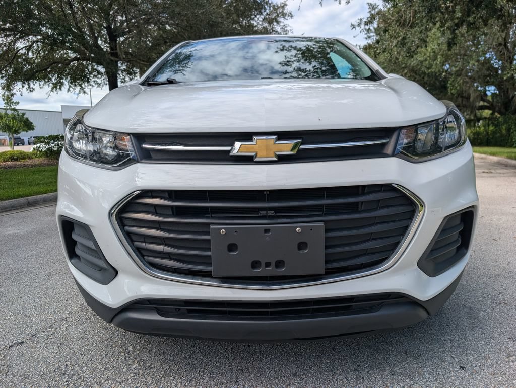 Used 2021 Chevrolet Trax LS w/ Tint and Cruise Package AWD/4WD image 2