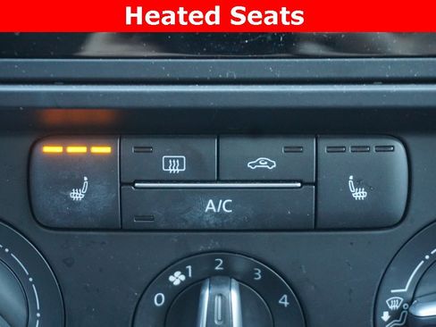 Used 2017 Volkswagen Jetta SE image 6