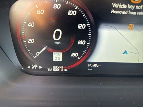 Used 2019 Volvo XC90 T6 R-Design image 9