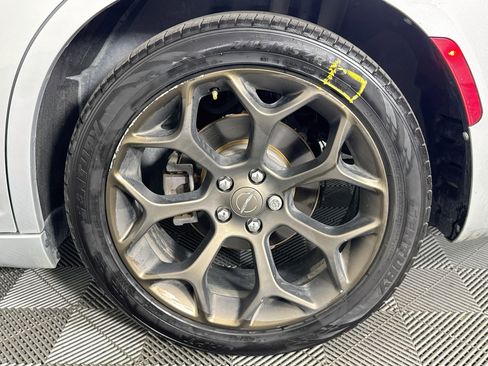 Used 2019 Chrysler 300 Touring RWD image 14