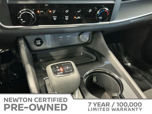 Used 2025 Nissan Rogue S FWD image 11