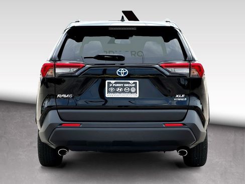 Used 2022 Toyota RAV4 XLE Premium image 7