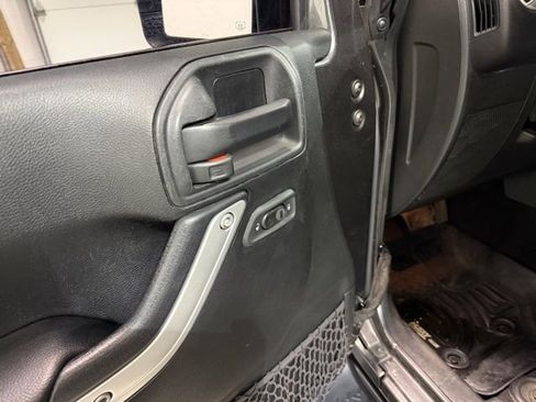 Used 2017 Jeep Wrangler Unlimited Sahara w/ Dual Top Group image 9