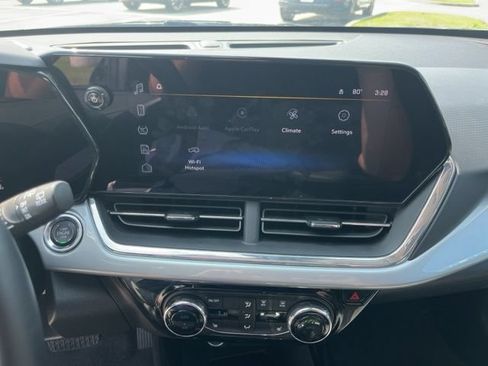 Used 2025 Chevrolet Trax LT w/ LT Convenience Package FWD image 22