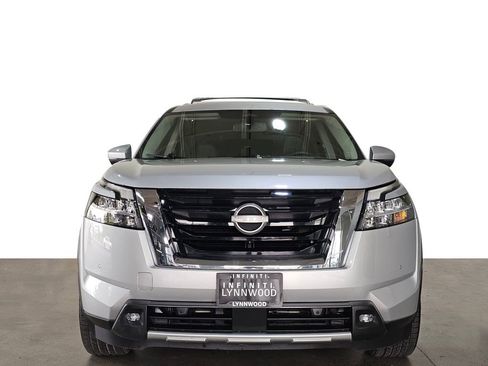 Used 2022 Nissan Pathfinder Platinum w/ Cargo Package image 2