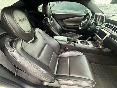 Used 2015 Chevrolet Camaro SS w/ RS Package RWD image 6