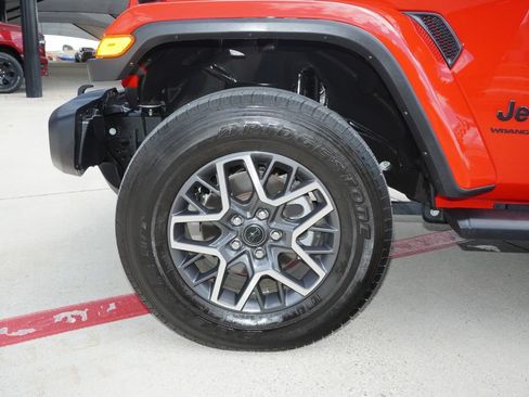Used 2026 Jeep Wrangler Unlimited Sahara AWD/4WD image 10