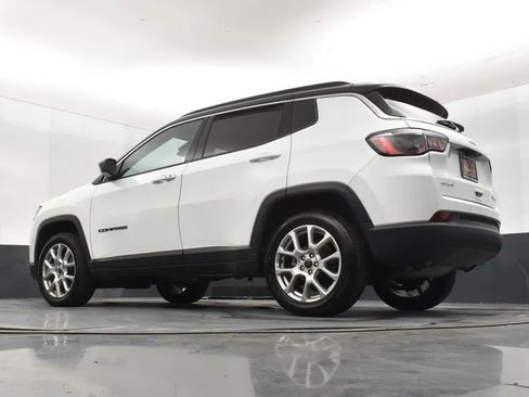 Used 2025 Jeep Compass Limited image 12