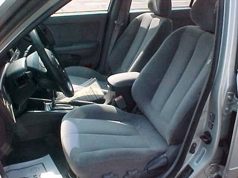 Used 2005 Hyundai Elantra GLS image 24