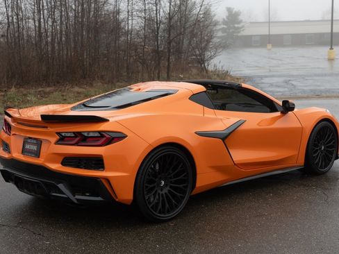 Used 2024 Chevrolet Corvette Z06 image 3