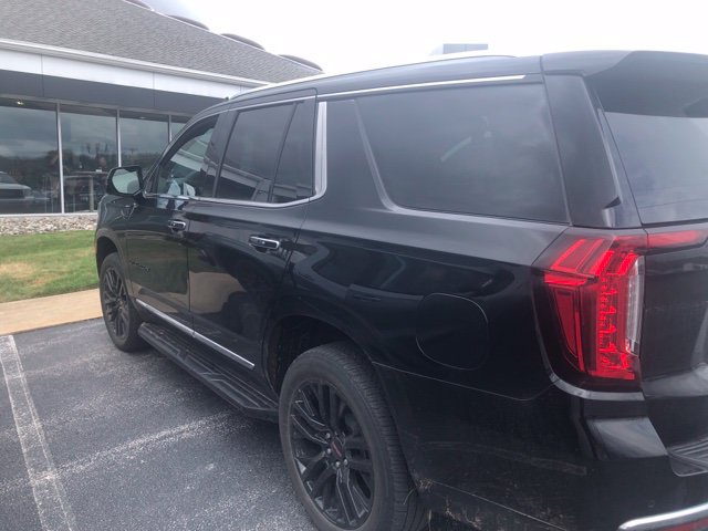 Certified 2024 GMC Yukon SLT w/ SLT Luxury Package AWD/4WD image 4