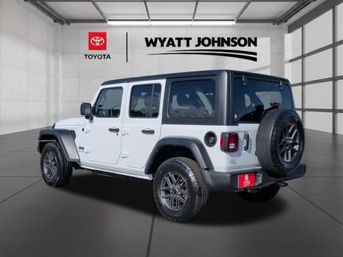 Used 2024 Jeep Wrangler Unlimited Sport AWD/4WD image 3