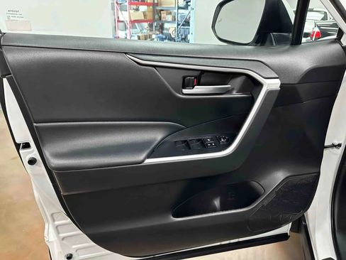 Used 2020 Toyota RAV4 XLE w/ XLE Grade Weather Package FWD image 33