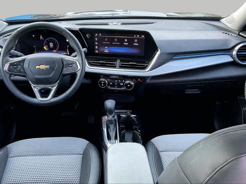 Used 2025 Chevrolet Trax LT w/ Driver Confidence Package FWD image 15