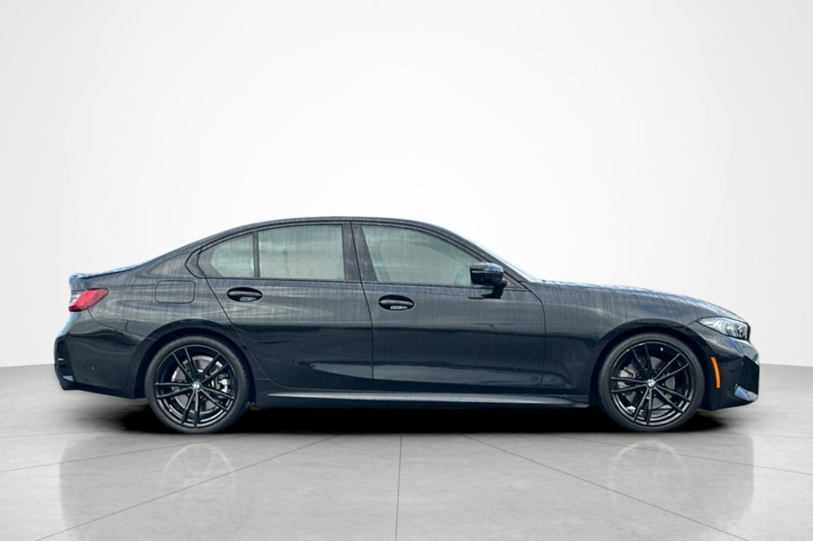 Used 2024 BMW 330i Sedan w/ M Sport Package RWD image 6
