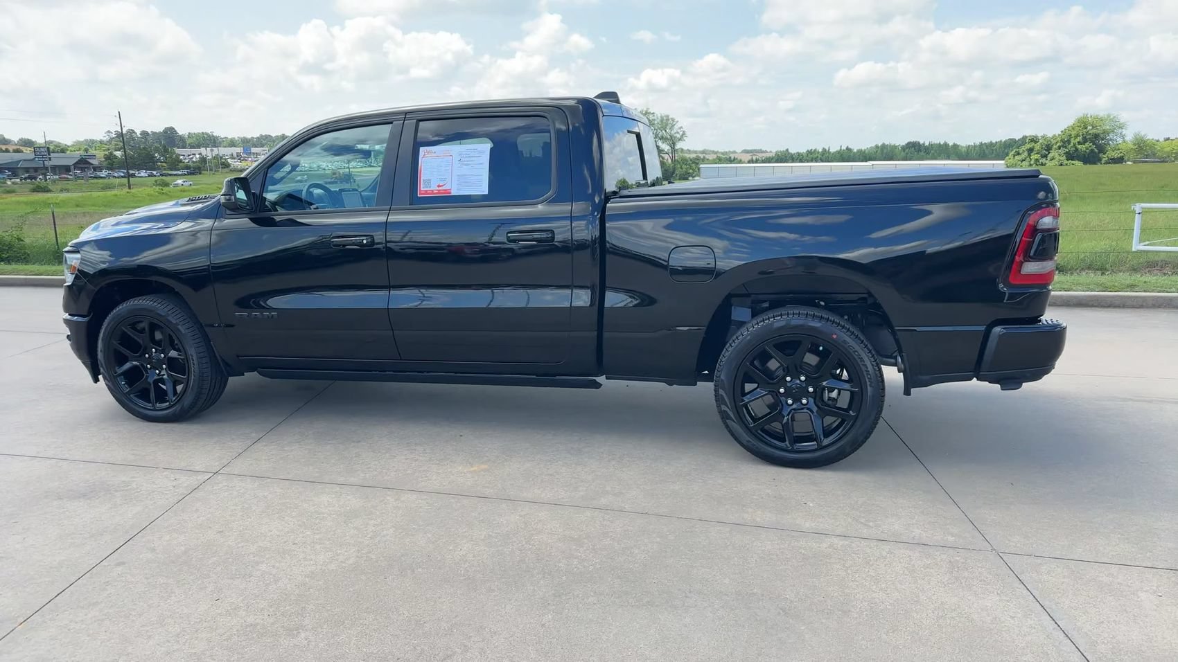 Used 2023 RAM 1500 Laramie AWD/4WD image 5
