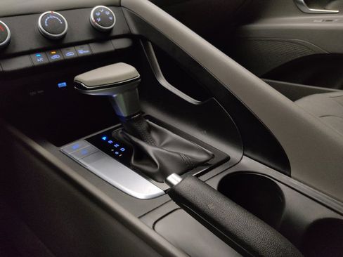 Used 2024 Hyundai Elantra SE image 26