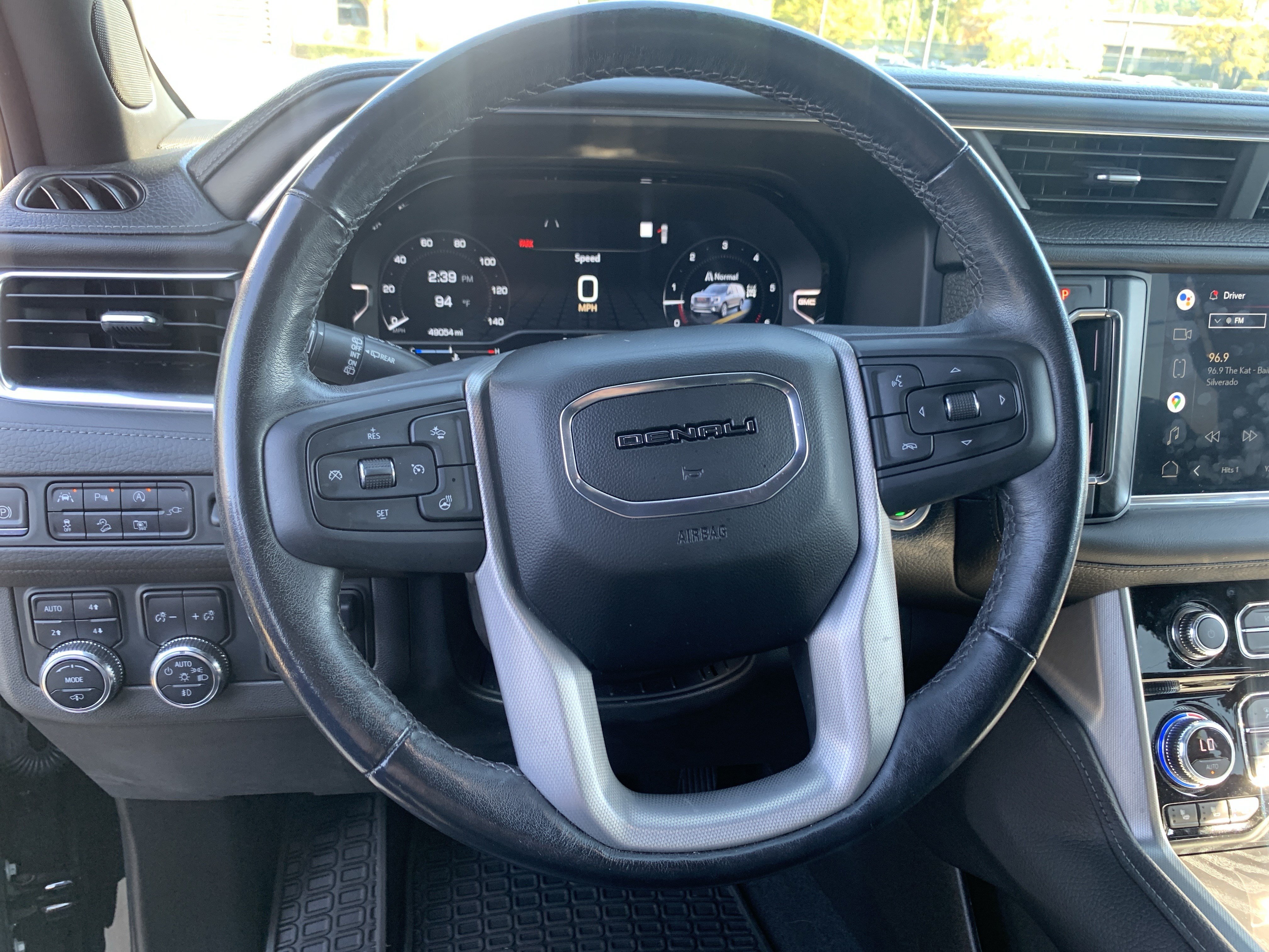 Used 2022 GMC Yukon Denali w/ Advanced Technology Package AWD/4WD image 18