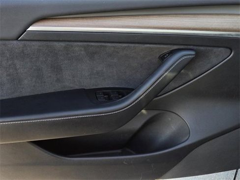 Used 2022 Tesla Model 3 Long Range image 16