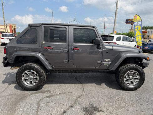 Used 2017 Jeep Wrangler Unlimited Sahara w/ Max Tow Package AWD/4WD image 16