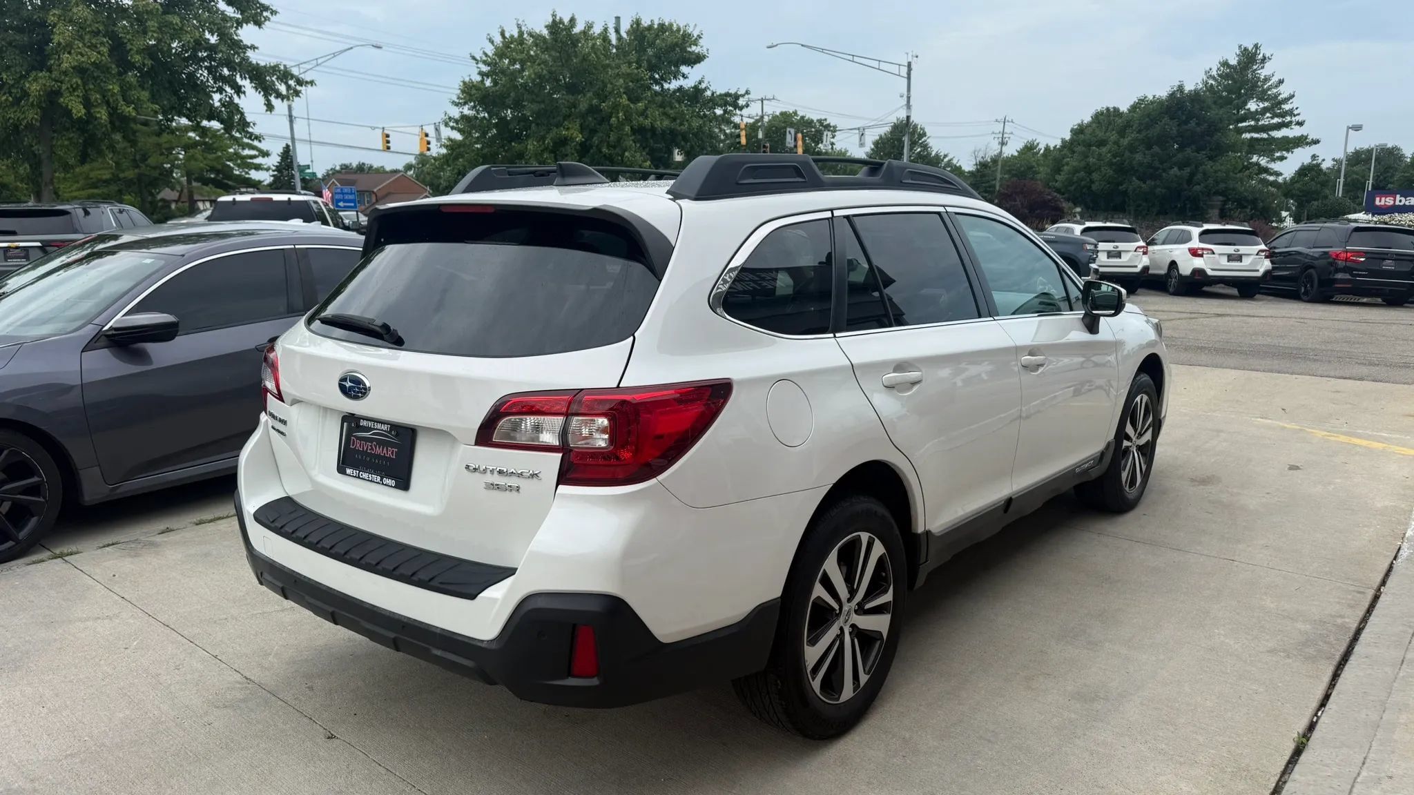Used 2018 Subaru Outback 3.6R Limited AWD/4WD image 3