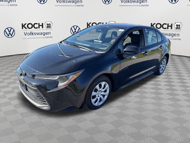 Used 2023 Toyota Corolla LE w/ Carpet Mat Package (TMS) FWD image 3