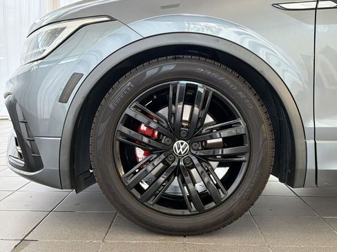 Used 2022 Volkswagen Tiguan SE R-Line FWD image 13