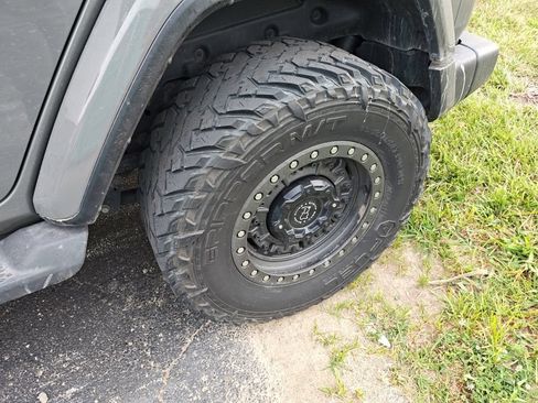 Used 2019 Jeep Wrangler Unlimited Sahara AWD/4WD image 5