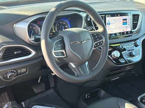 New 2026 Chrysler Voyager LX image 19