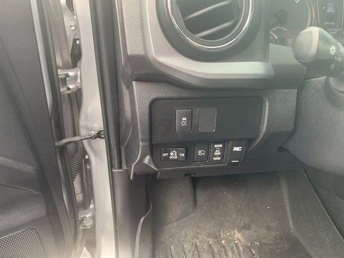 Used 2021 Toyota Tacoma TRD Off-Road image 14