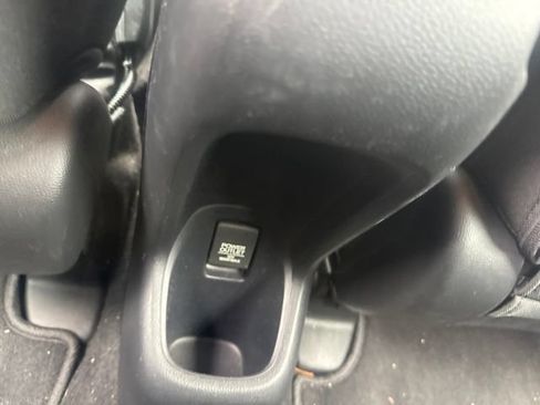 Used 2017 Honda HR-V LX image 9