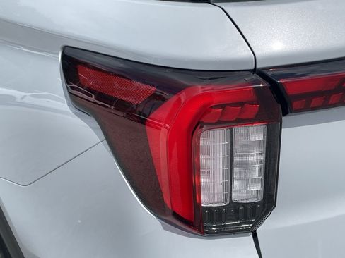 New 2026 Ford Explorer ST-Line RWD image 8