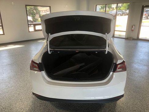 Used 2020 Chevrolet Malibu LT w/ Leather Package FWD image 17