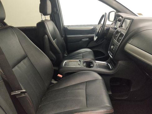 Used 2018 Dodge Grand Caravan GT FWD image 21