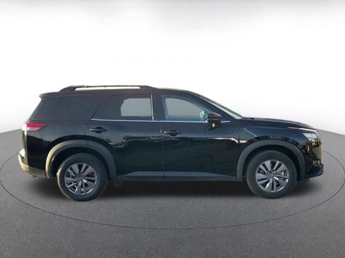 Used 2025 Nissan Pathfinder SV image 16