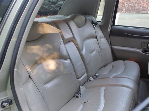 Used 1997 Lincoln Town Car Signature RWD image 46