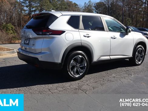 Used 2024 Nissan Rogue SV image 6