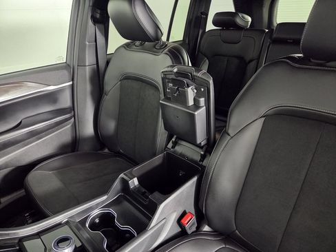 Used 2026 Jeep Grand Cherokee Altitude RWD image 21