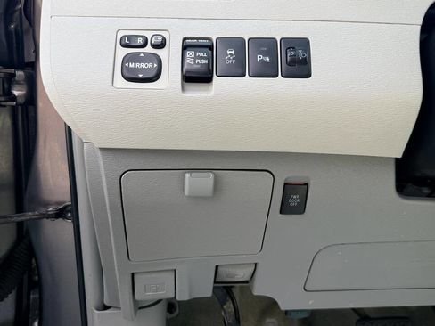 Used 2012 Toyota Sienna Limited w/ Premium Pkg image 23