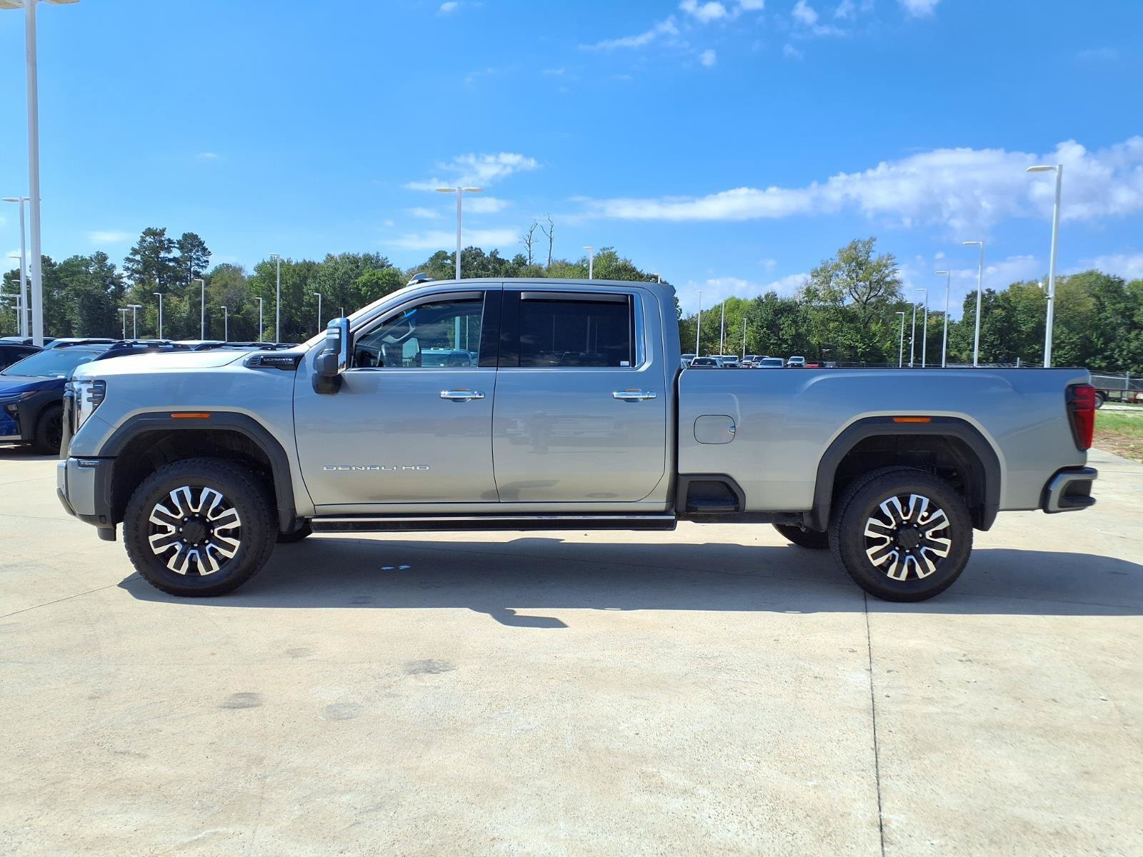 Used 2025 GMC Sierra 3500 Denali Ultimate AWD/4WD image 9