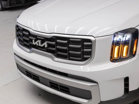 Used 2024 Kia Telluride S image 30