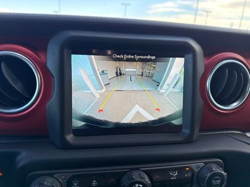 Used 2021 Jeep Wrangler Unlimited Rubicon AWD/4WD image 3