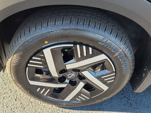 New 2026 Nissan Kicks SV w/ SV Premium Package FWD image 12