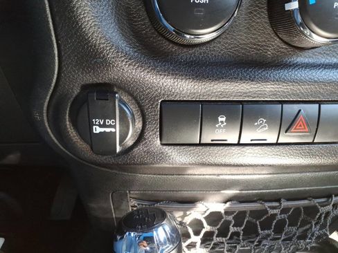 Used 2017 Jeep Wrangler Unlimited Sport w/ Connectivity Group image 18