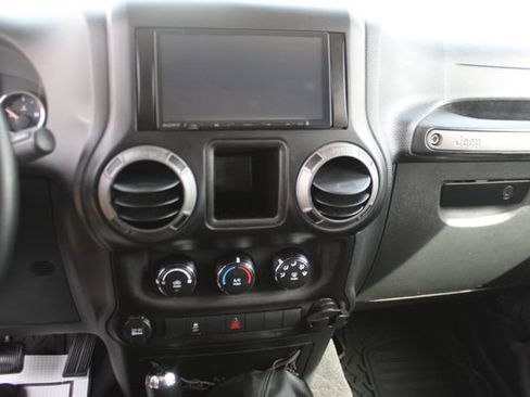 Used 2016 Jeep Wrangler Sport image 9