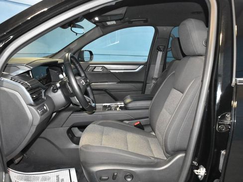 Used 2025 GMC Acadia Elevation image 7